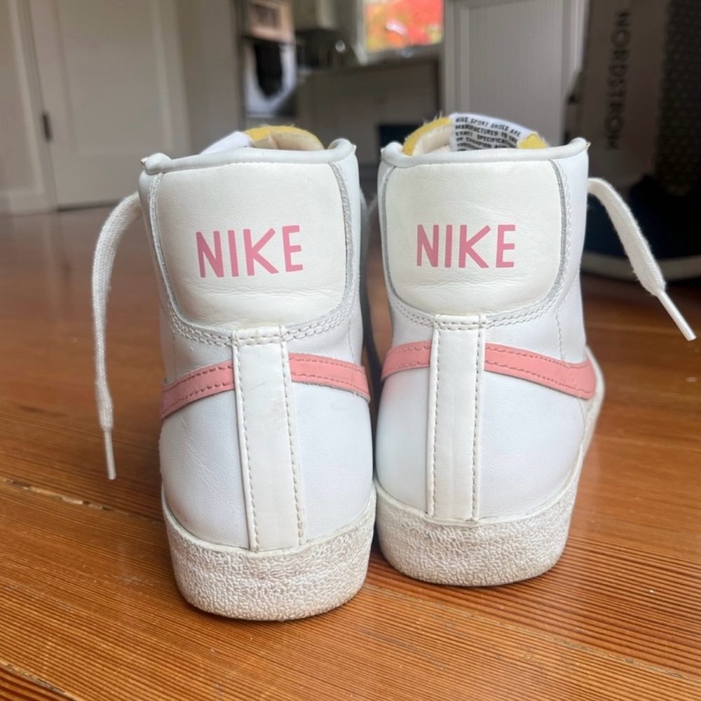 nike women’s blazer mid’ 77 sunset pulse